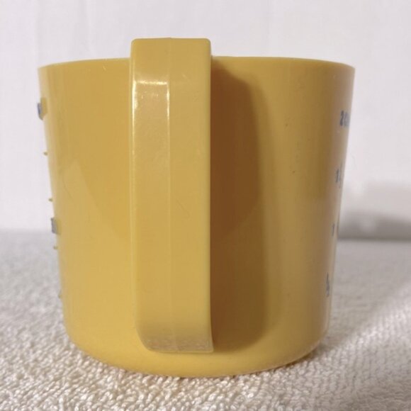 Vintage Crownware Harvest Gold Mustard Yellow 2 Cup Measuring Cup - Picture 4 of 8